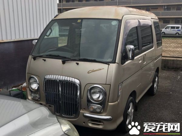 簡直是六星級的貓旅店！ 報廢廂型車的大改造