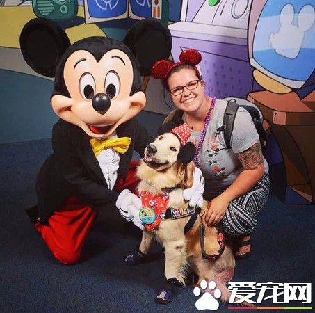 美國一商場日前爆發沖突 女兒摸狗遭拒媽暴怒