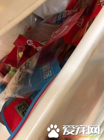 下班阿公阿嬤一人喂一只 喵孫被當人類小孩在疼