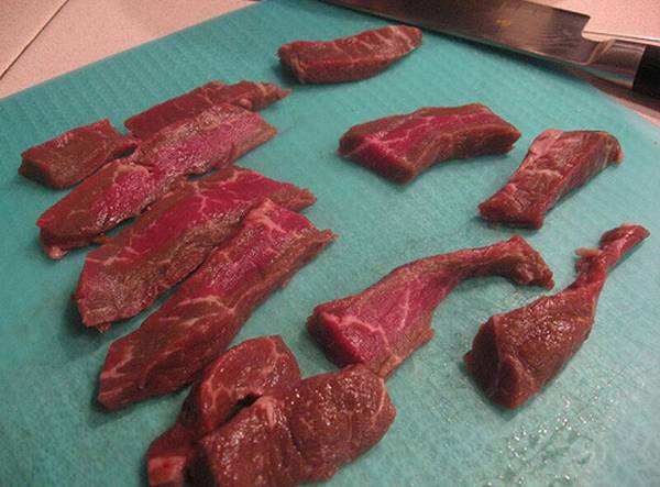 貓吃生牛肉發腮的原理