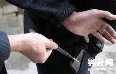 偶遇拋棄狗狗的舊主人，狗狗的反應讓人淚目