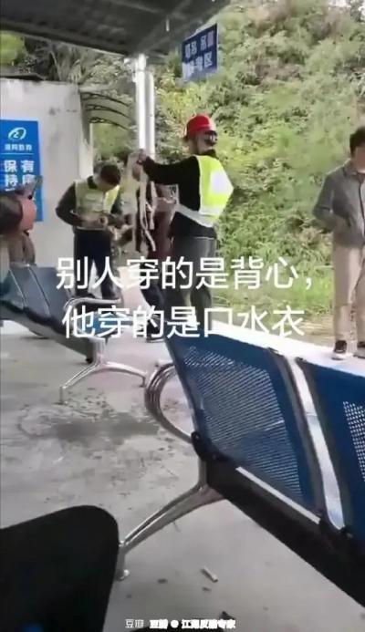 哈哈我笑到隔壁院子的哈士奇要和我拜把子
