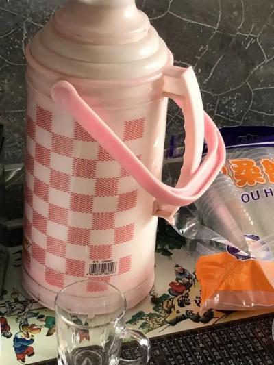 哈哈我笑到隔壁院子的哈士奇要和我拜把子