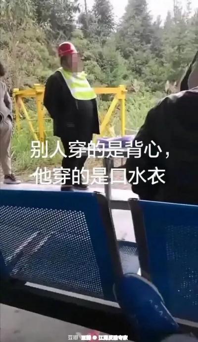 哈哈我笑到隔壁院子的哈士奇要和我拜把子
